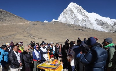 कोप-२८ मा सहयोगको याचना गर्ने होइन, अधिकारका कुरा राख्ने हो : प्रधानमन्त्री दाहाल   